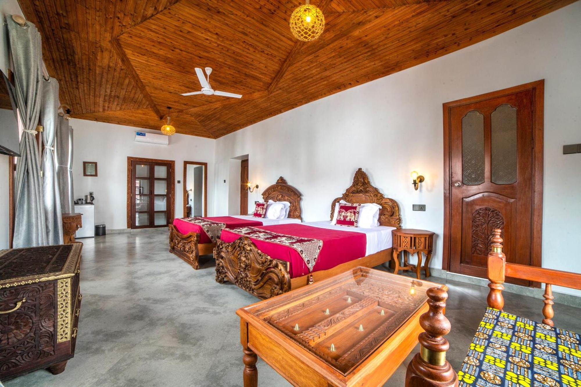 Hotel Tembo House 4*